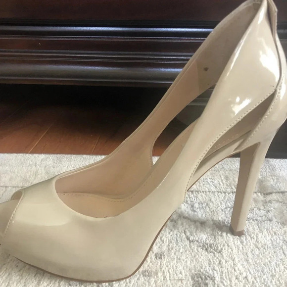 Guess Cream Heels - Picture 2 of 8